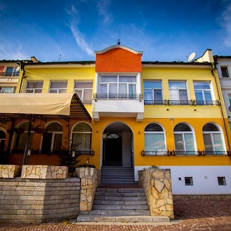 Old City Square Apartment Lovetsj Buitenkant foto