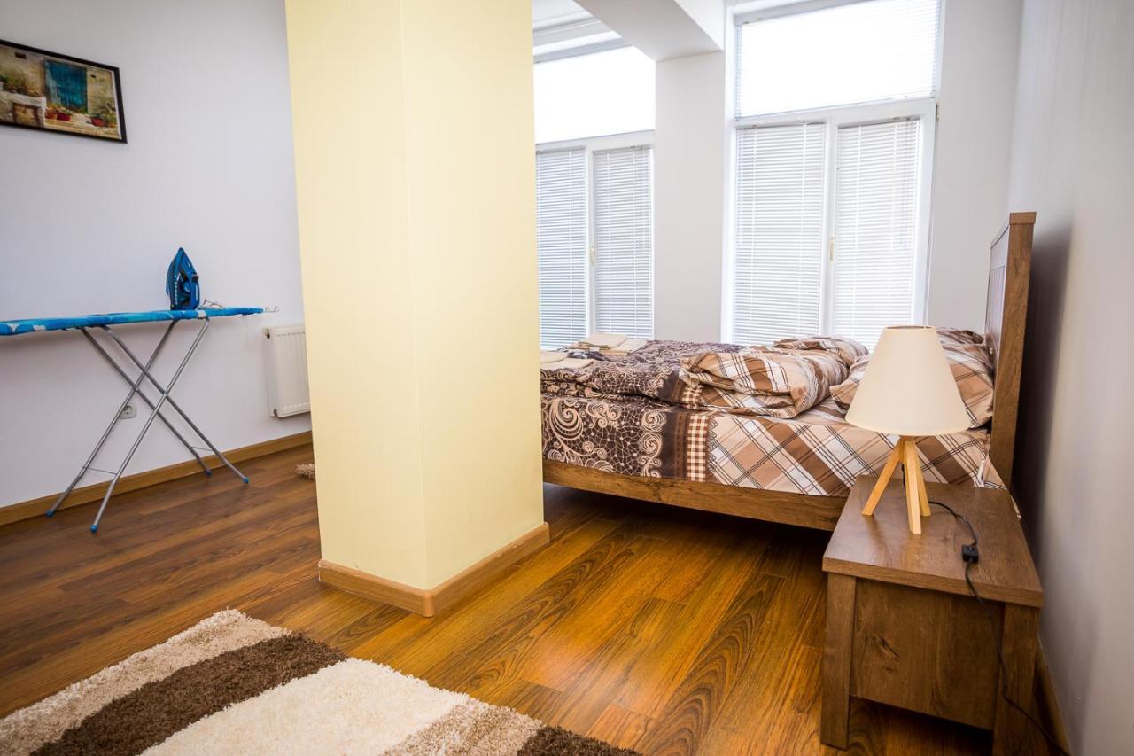 Old City Square Apartment Lovetsj Buitenkant foto
